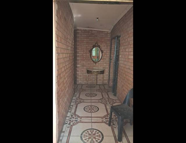 5 BEDROOM HOUSE FOR SALE IN LEONDALE